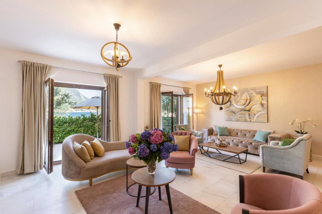 Huma Kotor Bay Hotel And Villas Eksteriør bilde A staged living room