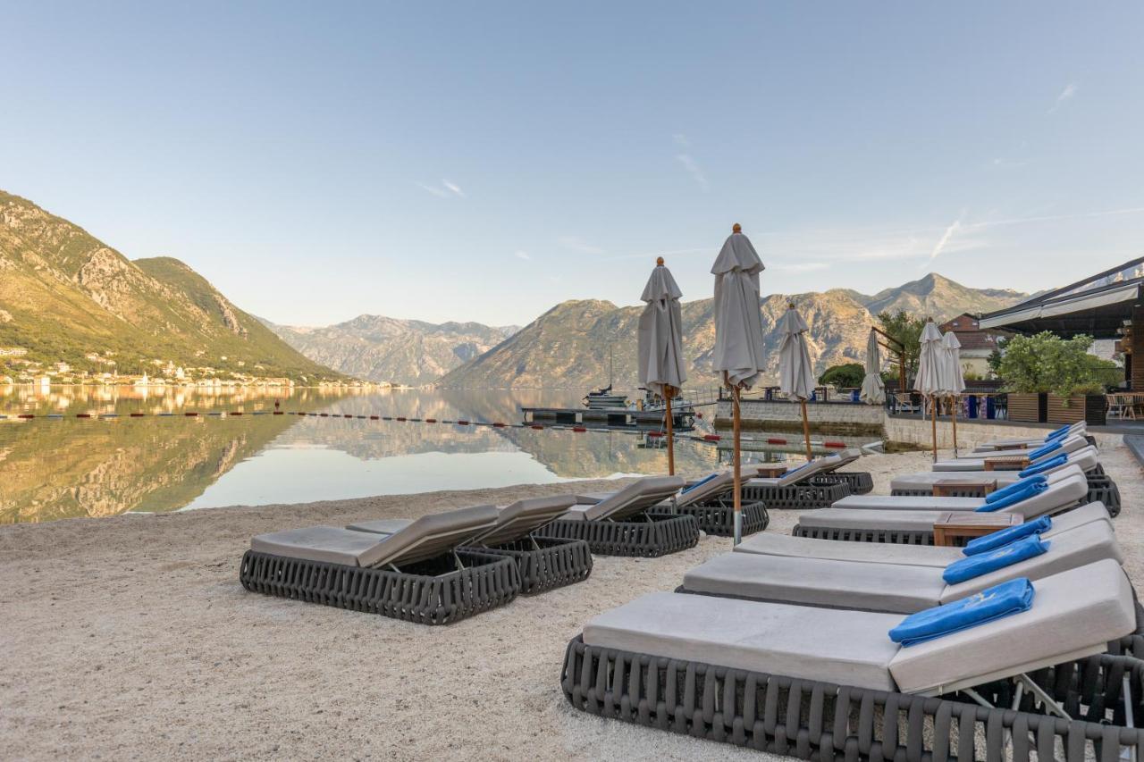 Huma Kotor Bay Hotel And Villas Eksteriør bilde Beach at the hotel