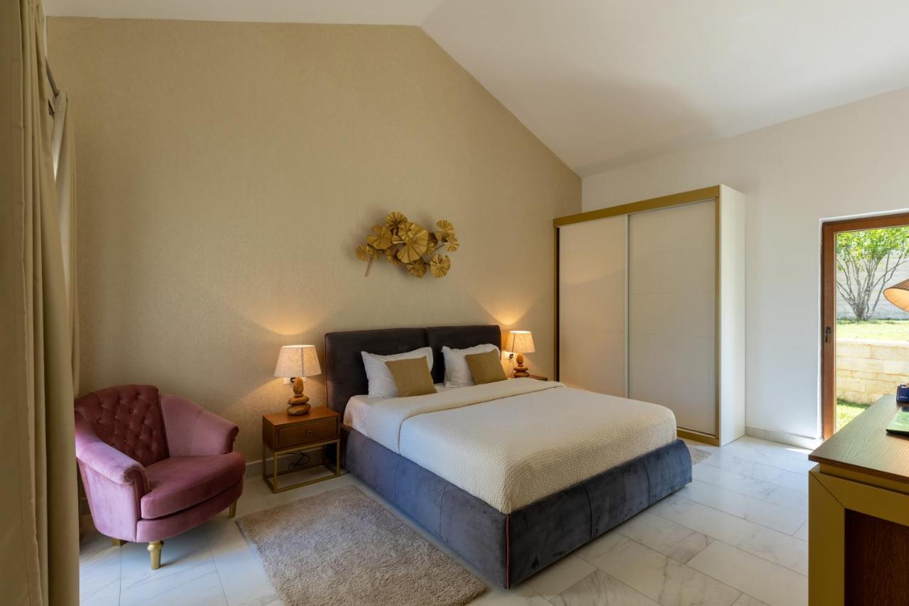 Huma Kotor Bay Hotel And Villas Eksteriør bilde A bedroom at the hotel