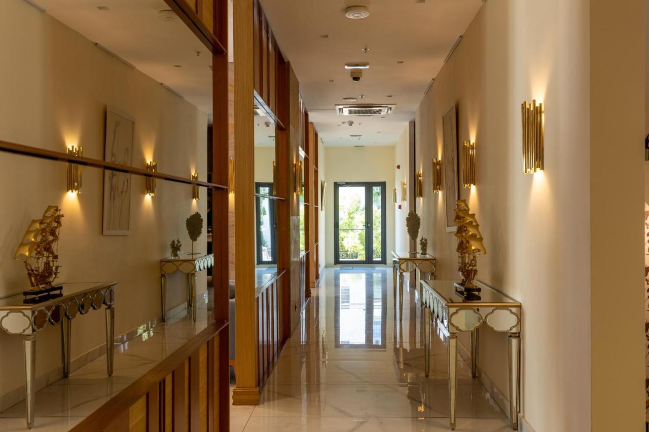 Huma Kotor Bay Hotel And Villas Eksteriør bilde Interior of the hotel