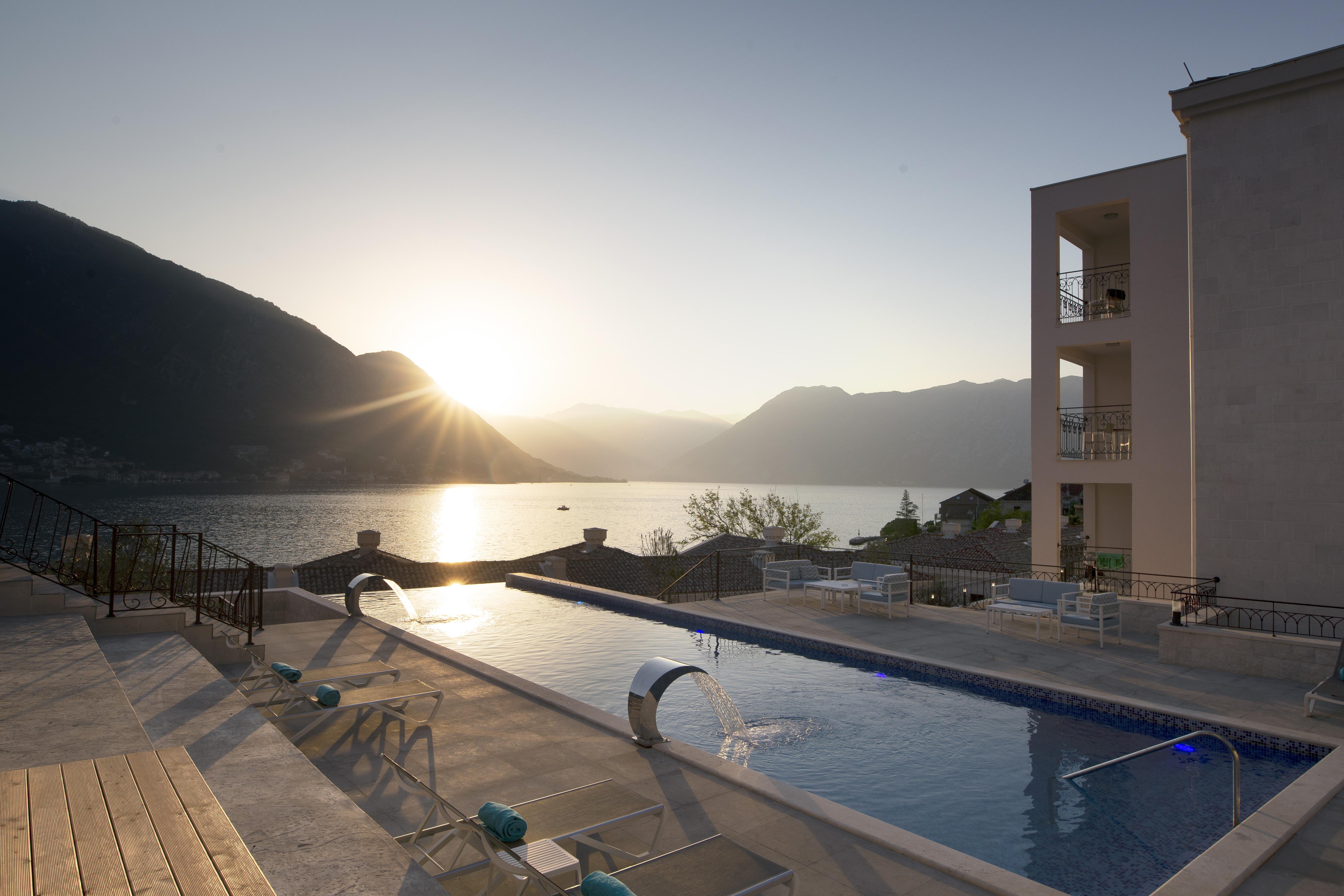 Huma Kotor Bay Hotel And Villas Eksteriør bilde View of the hotel
