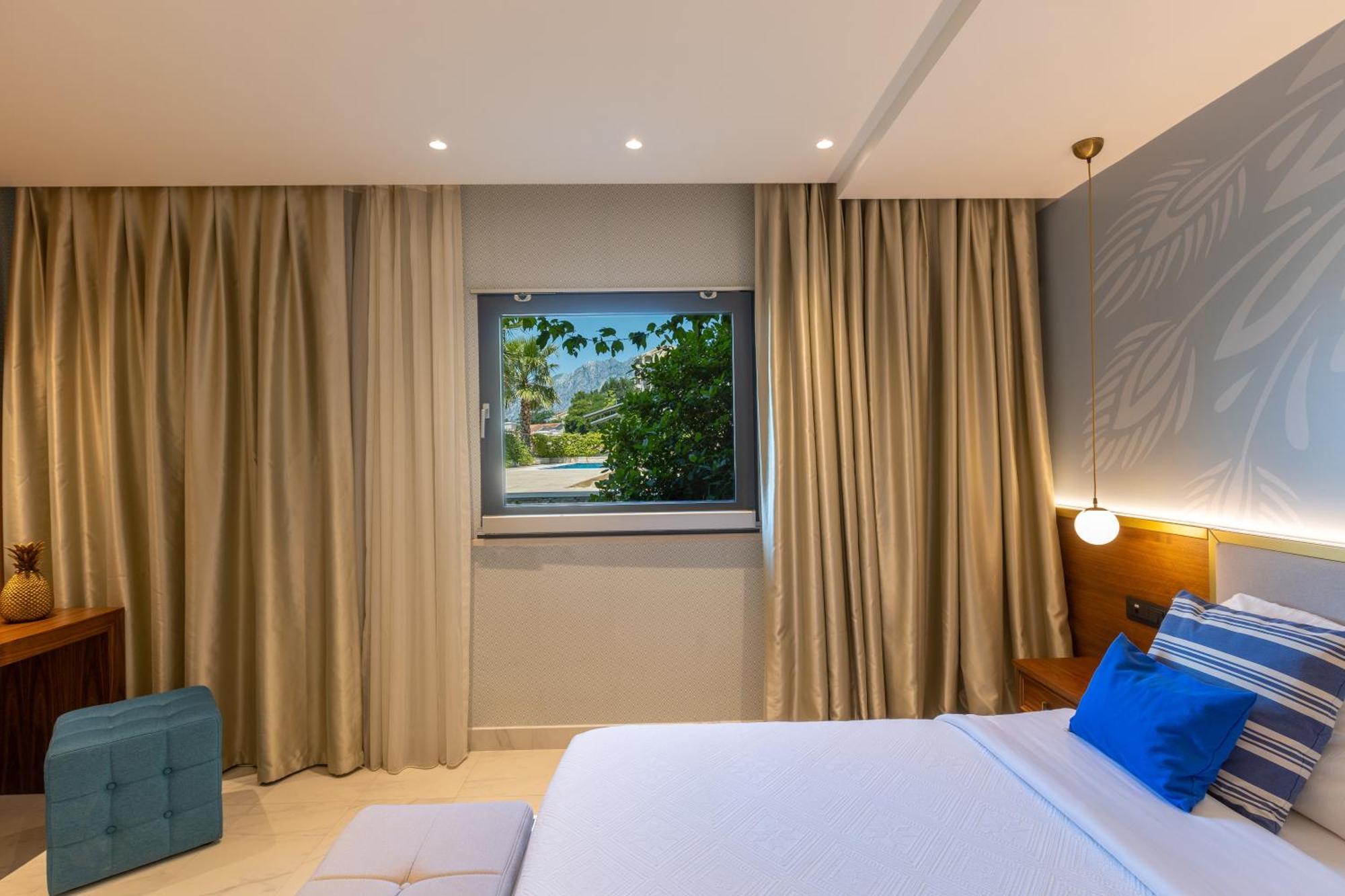 Huma Kotor Bay Hotel And Villas Rom bilde A bedroom at the hotel