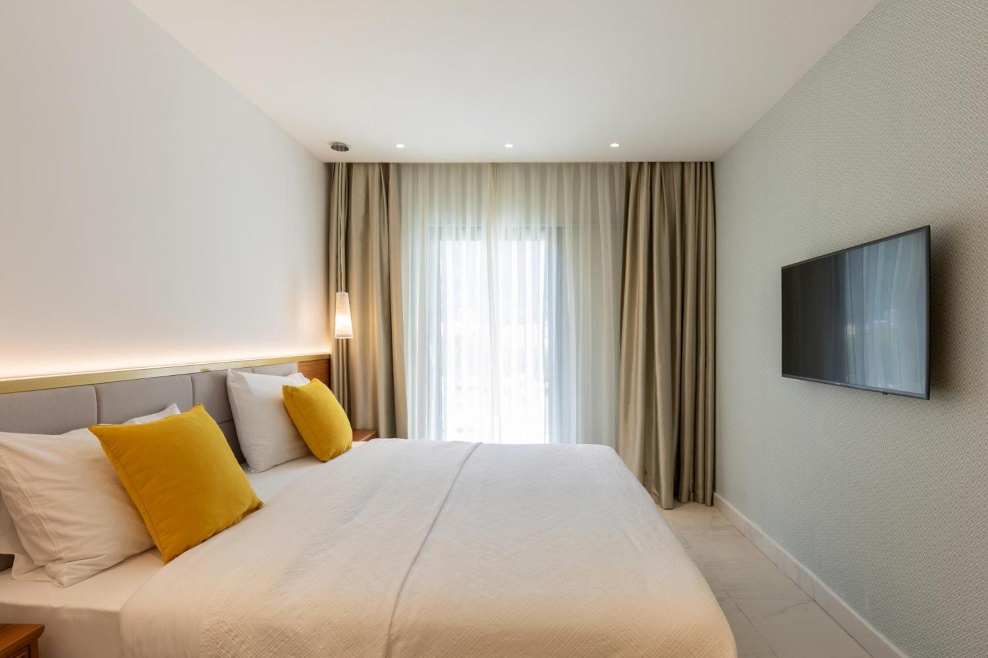 Huma Kotor Bay Hotel And Villas Rom bilde A room at the hotel