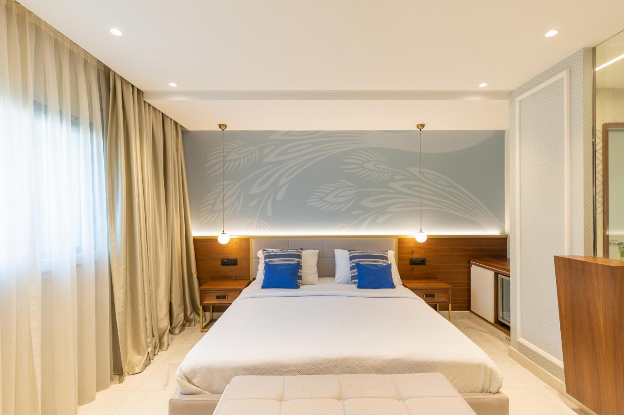 Huma Kotor Bay Hotel And Villas Rom bilde A bedroom at the hotel